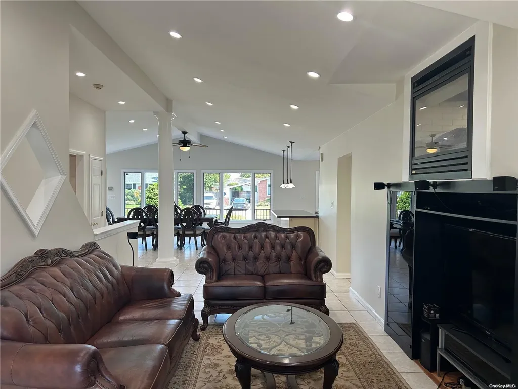 33 Hayrick Lane Commack NY 11725