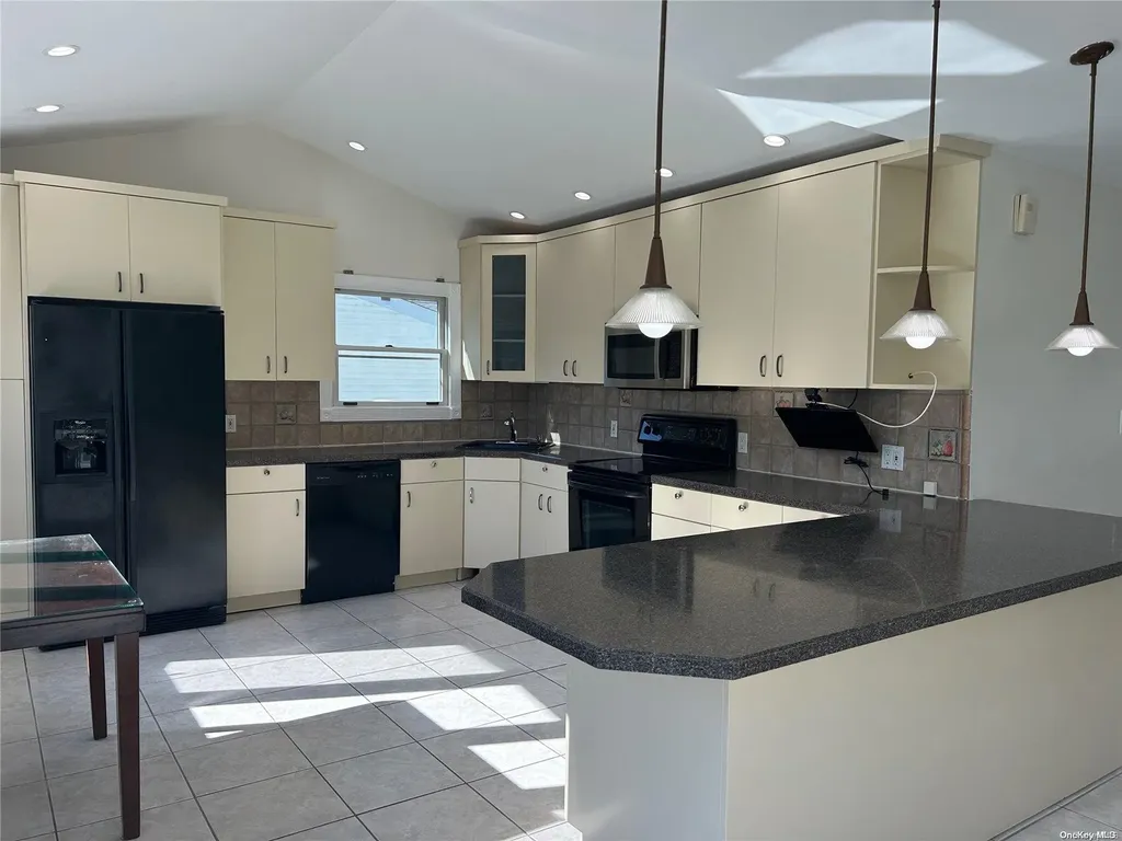 33 Hayrick Lane Commack NY 11725