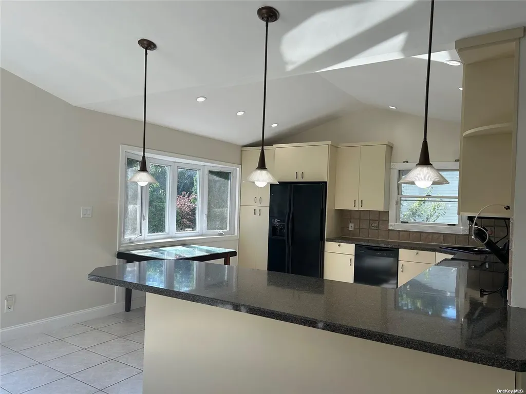 33 Hayrick Lane Commack NY 11725
