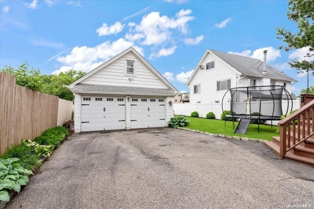 2646 W End Avenue Baldwin NY 11510