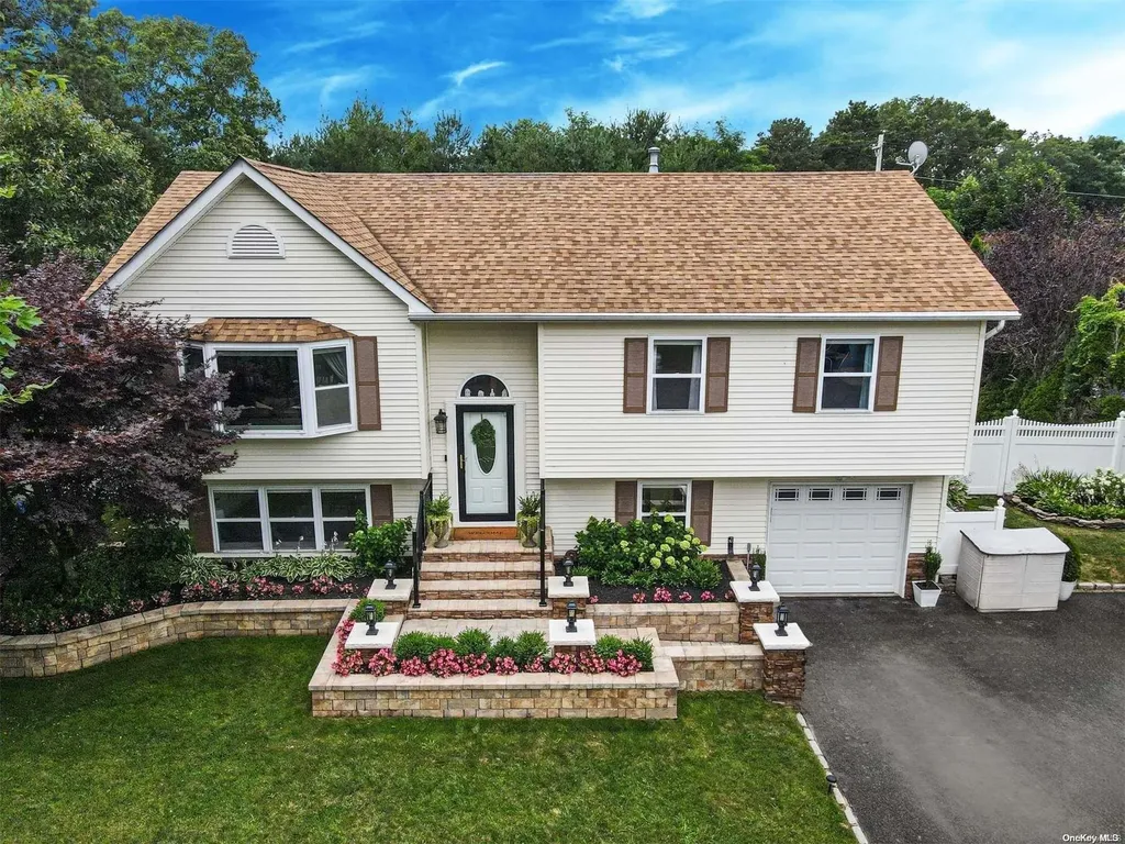 16 Apex Drive Coram NY 11727