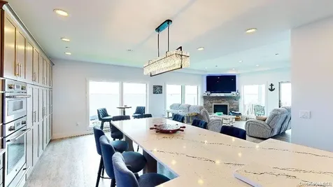 118 Westernconcourse Amity Harbor NY 11701