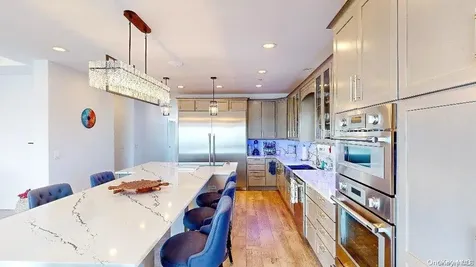 118 Westernconcourse Amity Harbor NY 11701