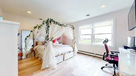 118 Westernconcourse Amity Harbor NY 11701