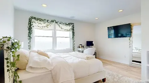 118 Westernconcourse Amity Harbor NY 11701