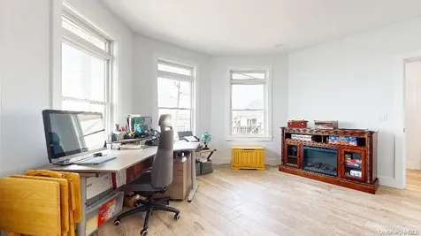 118 Westernconcourse Amity Harbor NY 11701