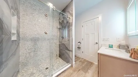 118 Westernconcourse Amity Harbor NY 11701