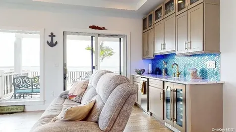 118 Westernconcourse Amity Harbor NY 11701