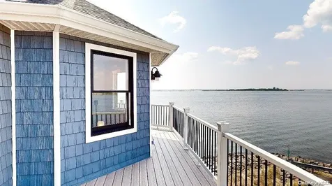 118 Westernconcourse Amity Harbor NY 11701