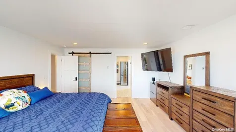 118 Westernconcourse Amity Harbor NY 11701