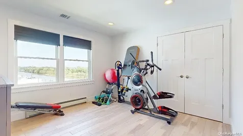 118 Westernconcourse Amity Harbor NY 11701