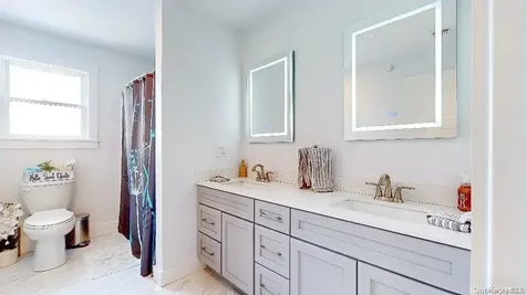 118 Westernconcourse Amity Harbor NY 11701