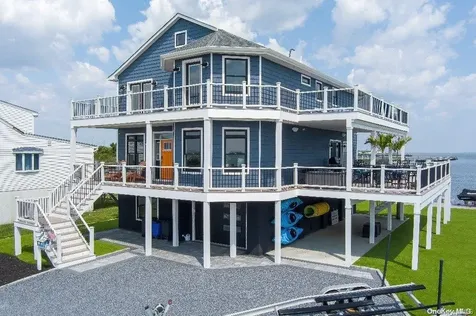 118 Westernconcourse Amity Harbor NY 11701