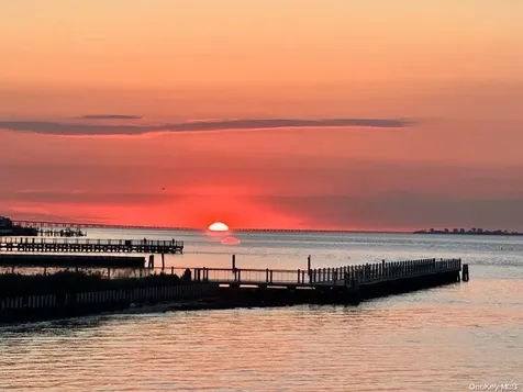 118 Westernconcourse Amity Harbor NY 11701
