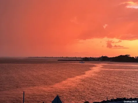 118 Westernconcourse Amity Harbor NY 11701