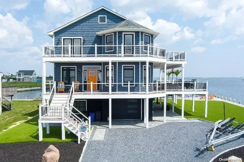 118 Westernconcourse Amity Harbor NY 11701