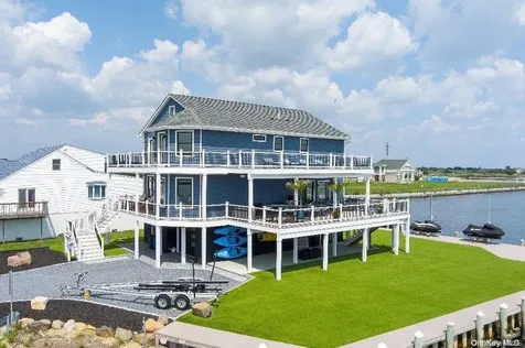 118 Westernconcourse Amity Harbor NY 11701