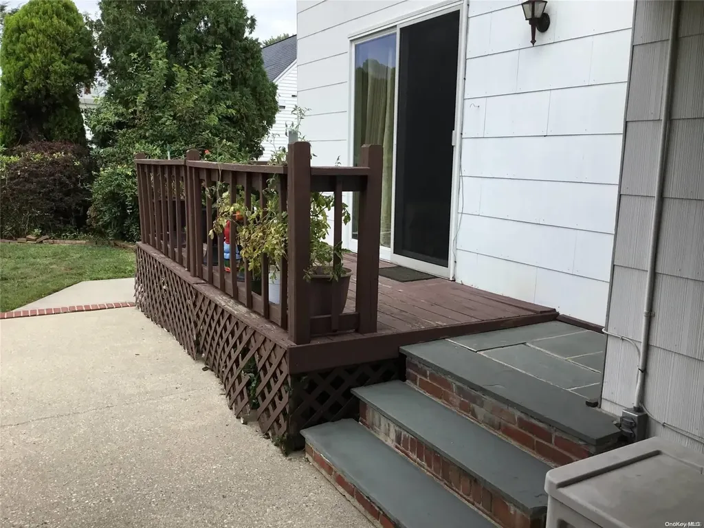 1058 Callahan Street Bay Shore NY 11706