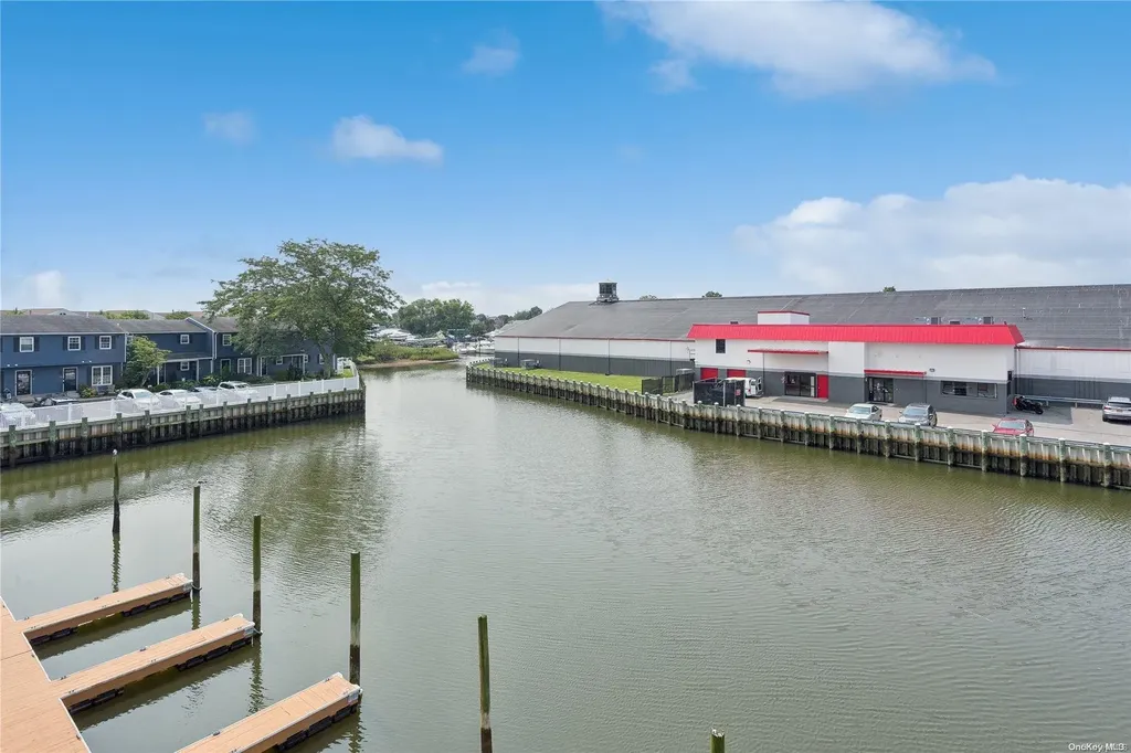 531 Ray Street Freeport NY 11520