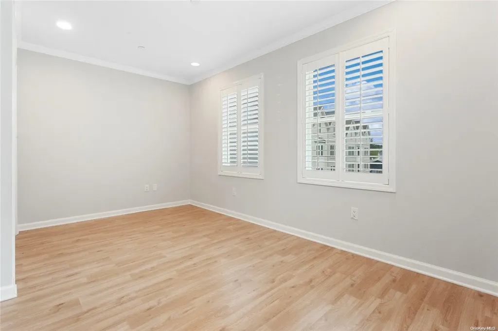 531 Ray Street Freeport NY 11520