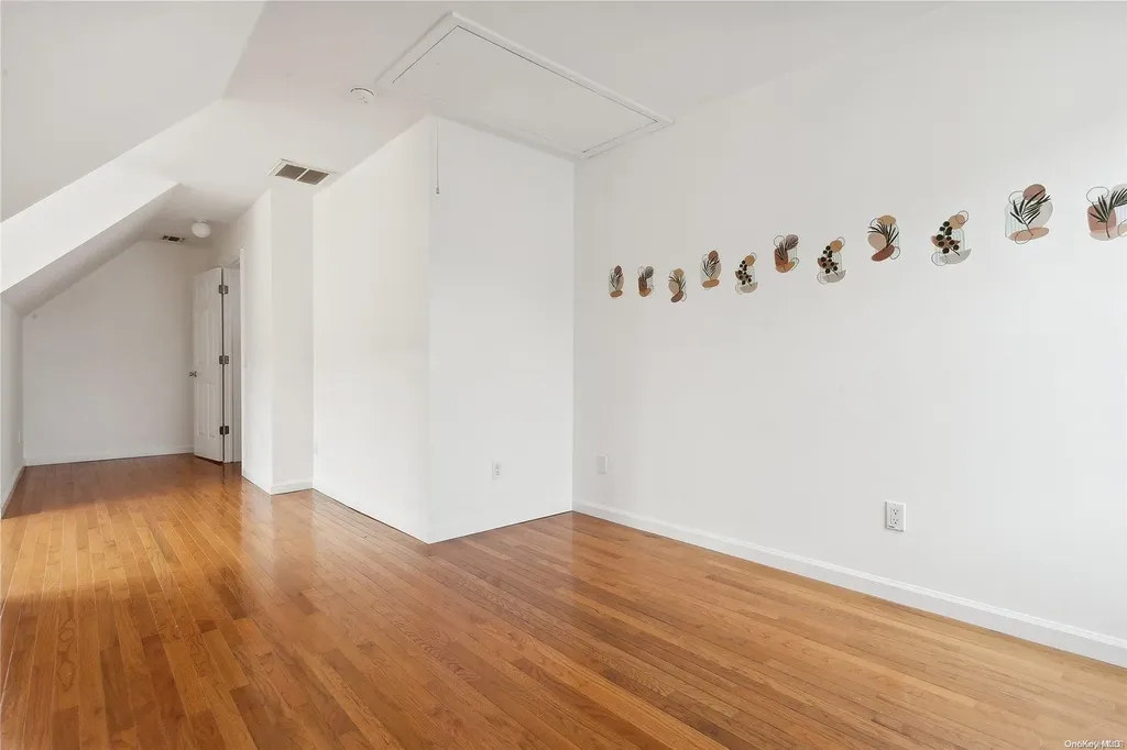 531 Ray Street Freeport NY 11520