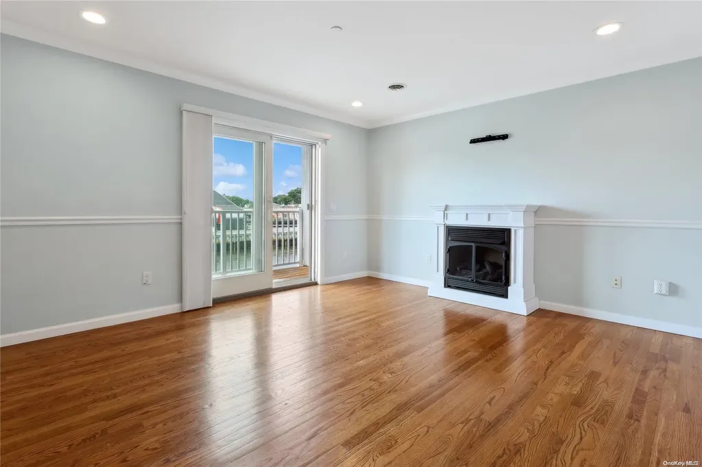 531 Ray Street Freeport NY 11520