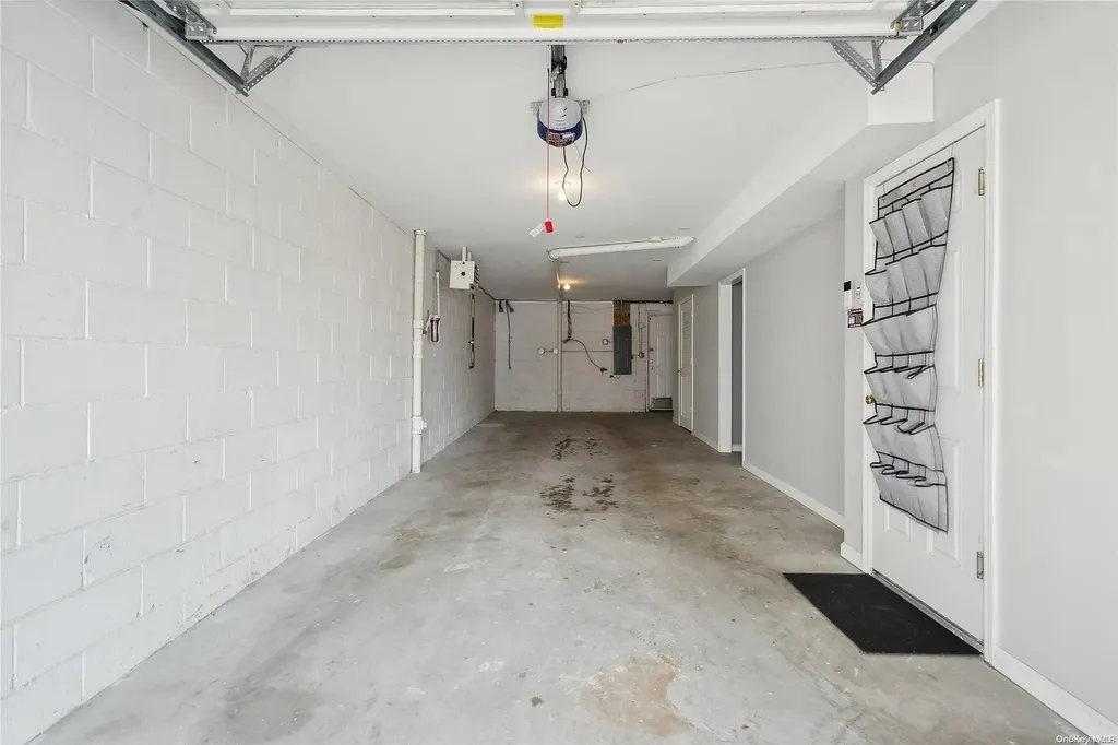 531 Ray Street Freeport NY 11520