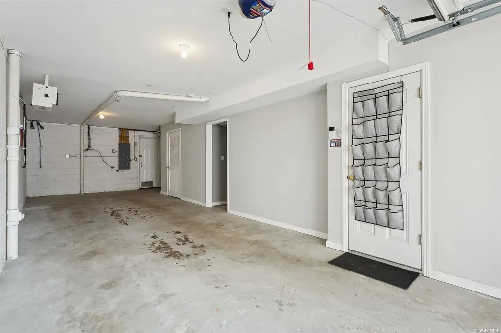531 Ray Street Freeport NY 11520