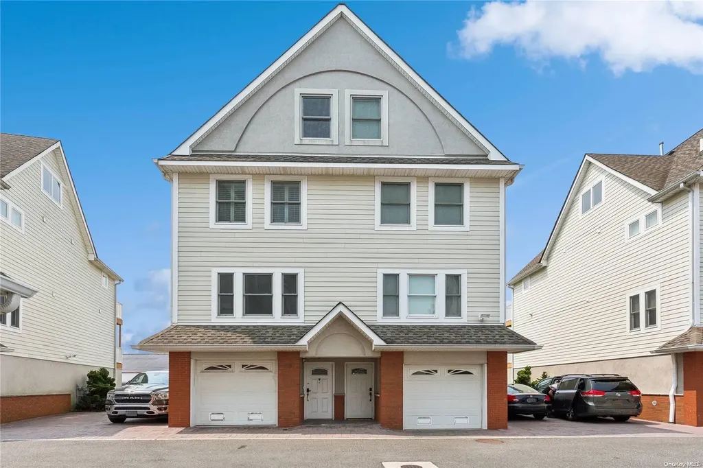 531 Ray Street Freeport NY 11520