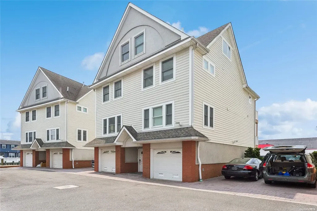 531 Ray Street Freeport NY 11520