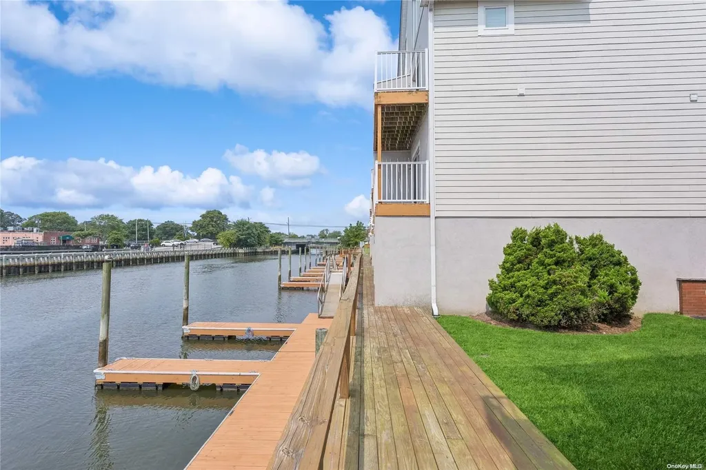 531 Ray Street Freeport NY 11520
