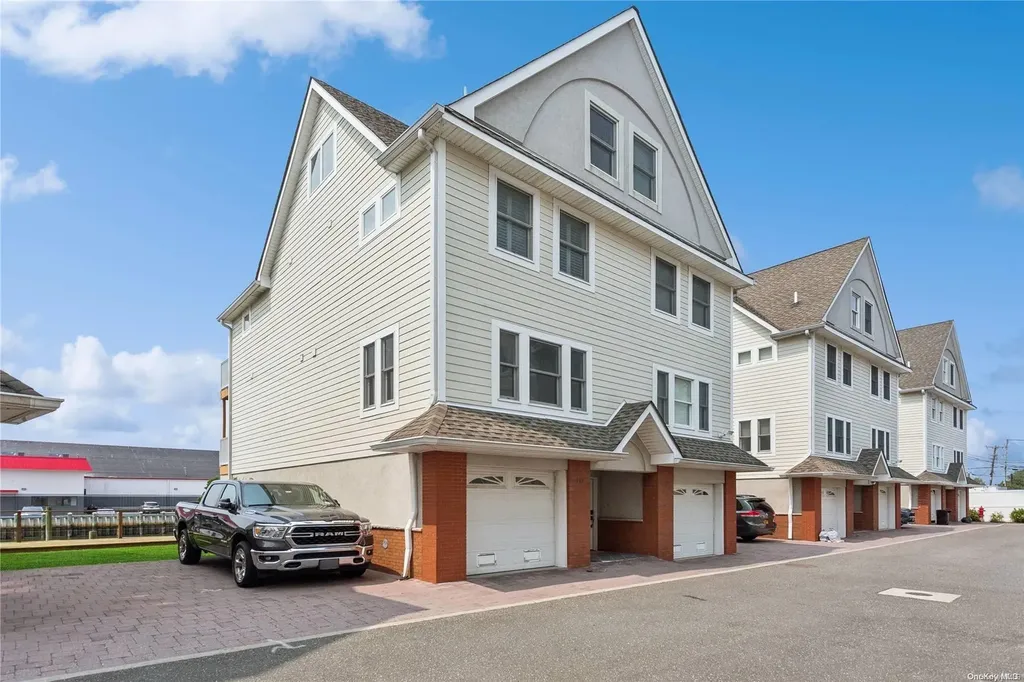 531 Ray Street Freeport NY 11520