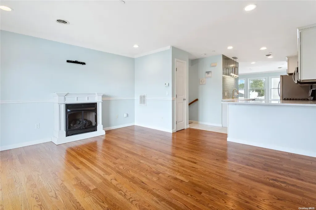 531 Ray Street Freeport NY 11520