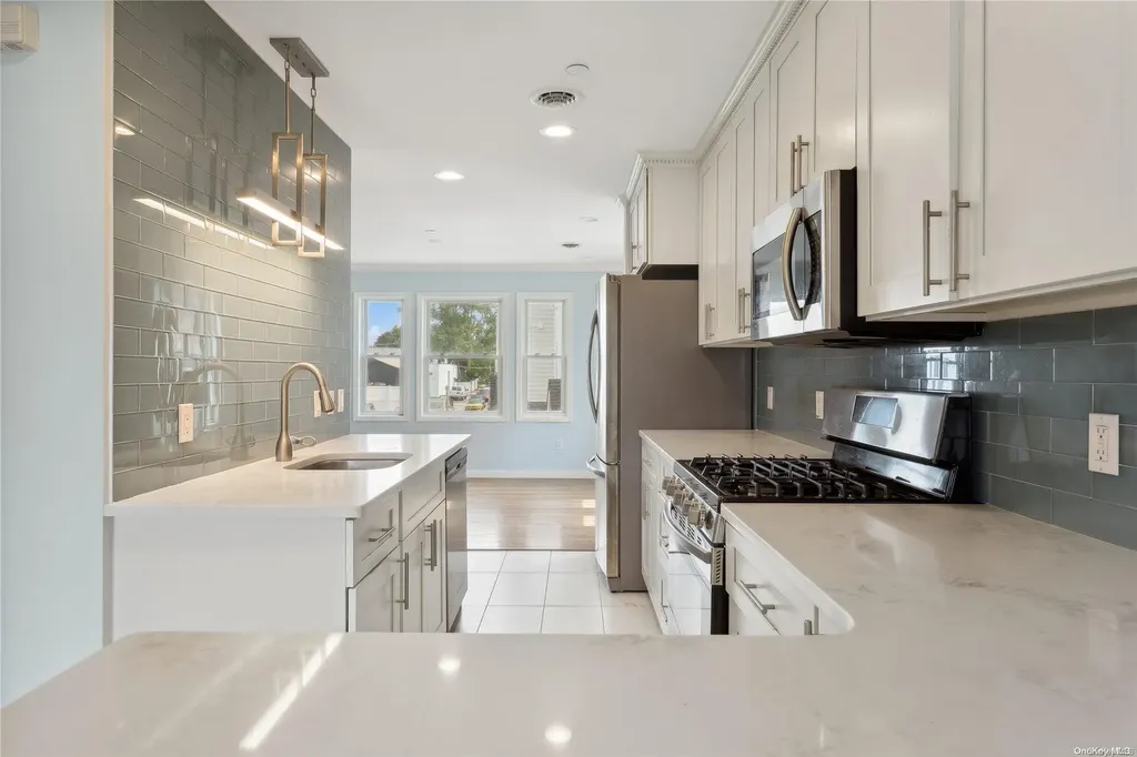 531 Ray Street Freeport NY 11520