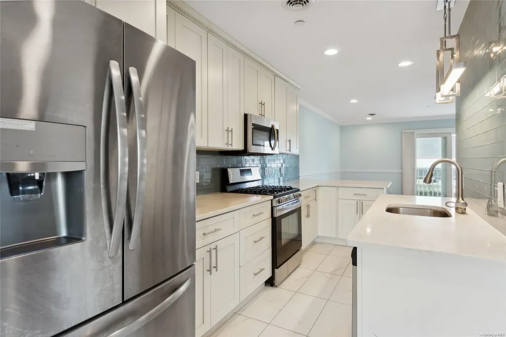 531 Ray Street Freeport NY 11520