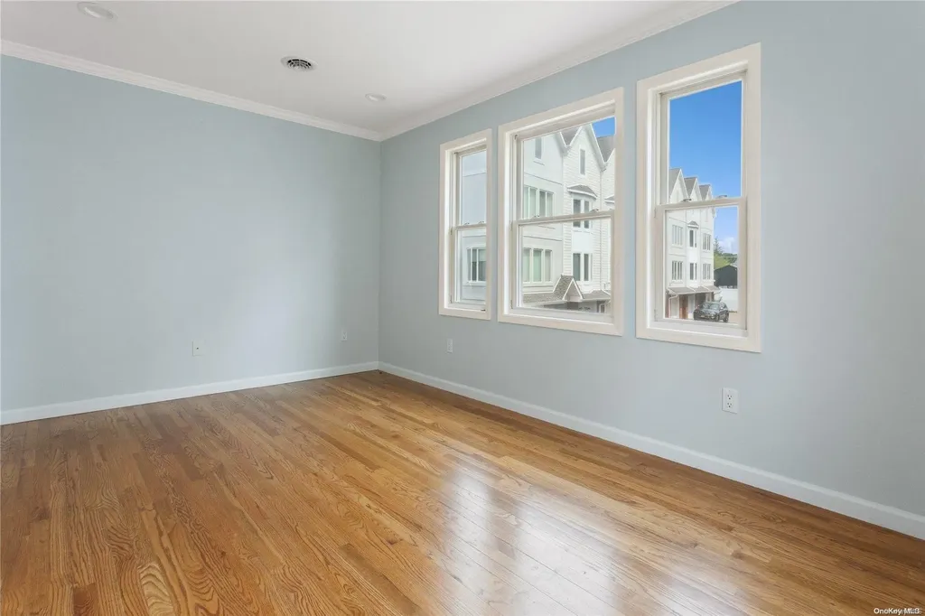 531 Ray Street Freeport NY 11520