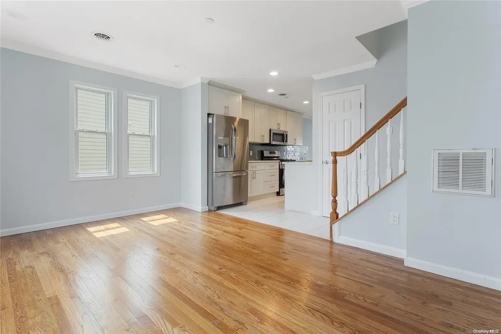 531 Ray Street Freeport NY 11520