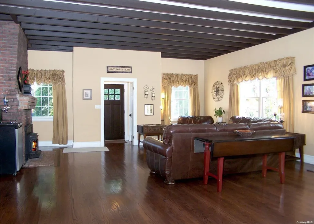 41 Church Lane West Islip NY 11795