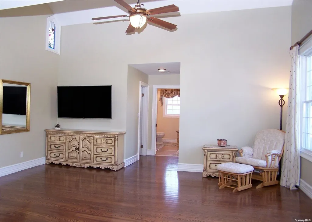 41 Church Lane West Islip NY 11795
