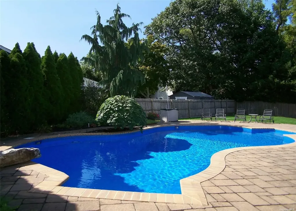 41 Church Lane West Islip NY 11795