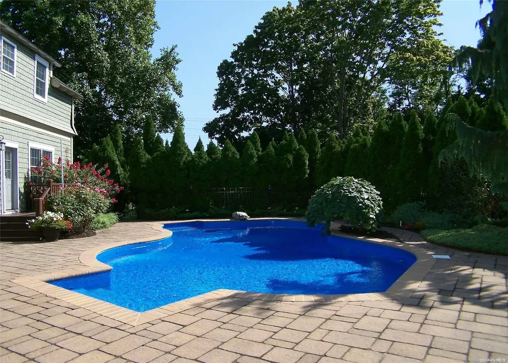 41 Church Lane West Islip NY 11795