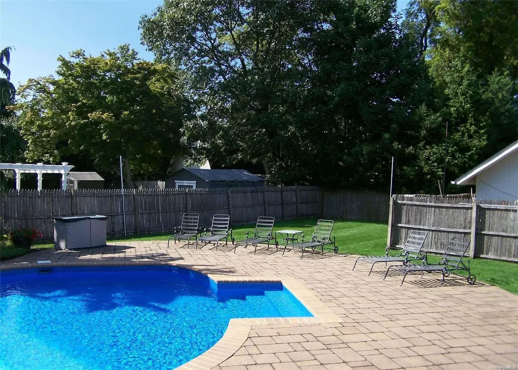 41 Church Lane West Islip NY 11795