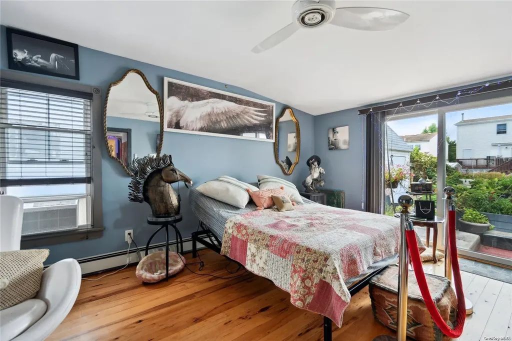 637 S 7th Street Lindenhurst NY 11757
