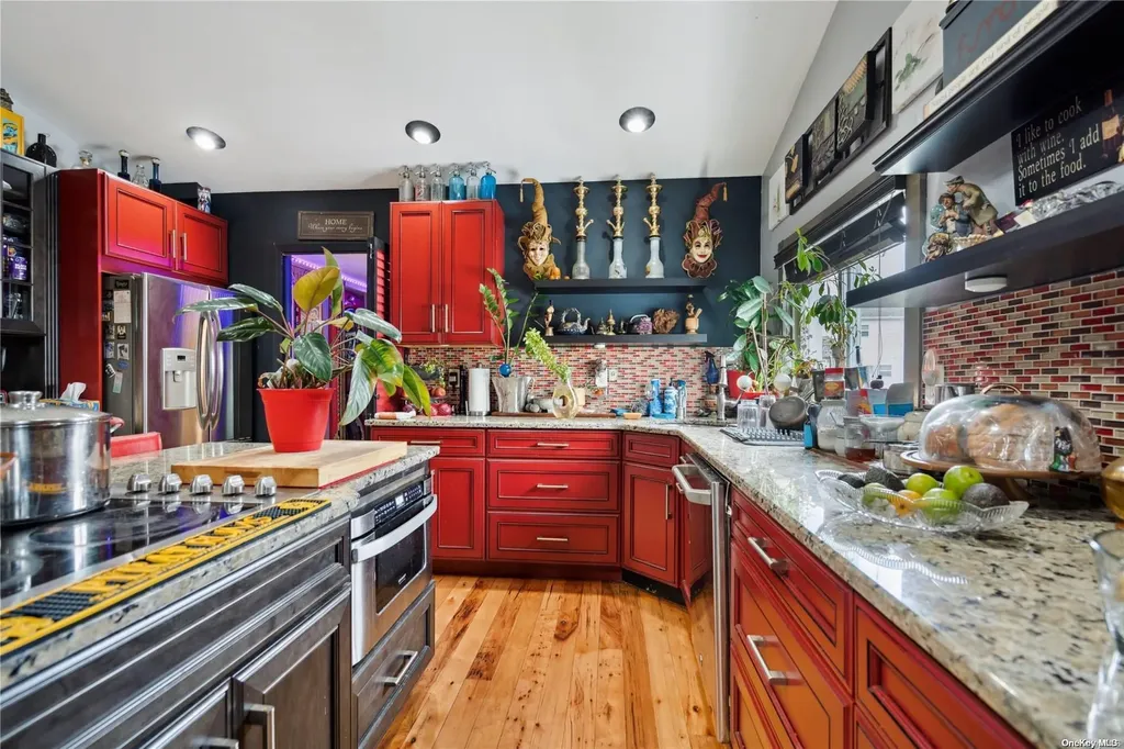 637 S 7th Street Lindenhurst NY 11757