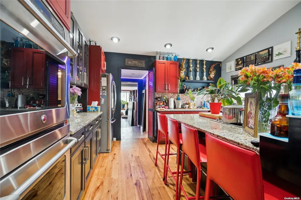 637 S 7th Street Lindenhurst NY 11757