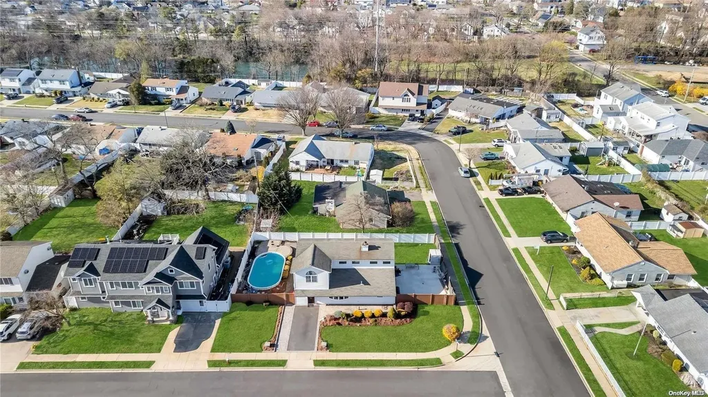 21 Hoover Lane Bethpage NY 11714