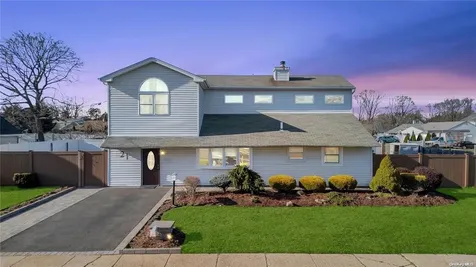 21 Hoover Lane Bethpage NY 11714
