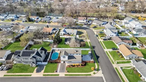 21 Hoover Lane Bethpage NY 11714