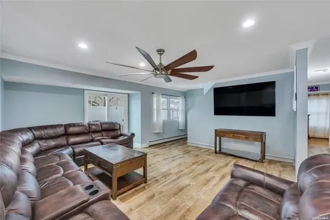 21 Hoover Lane Bethpage NY 11714