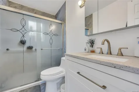 21 Hoover Lane Bethpage NY 11714